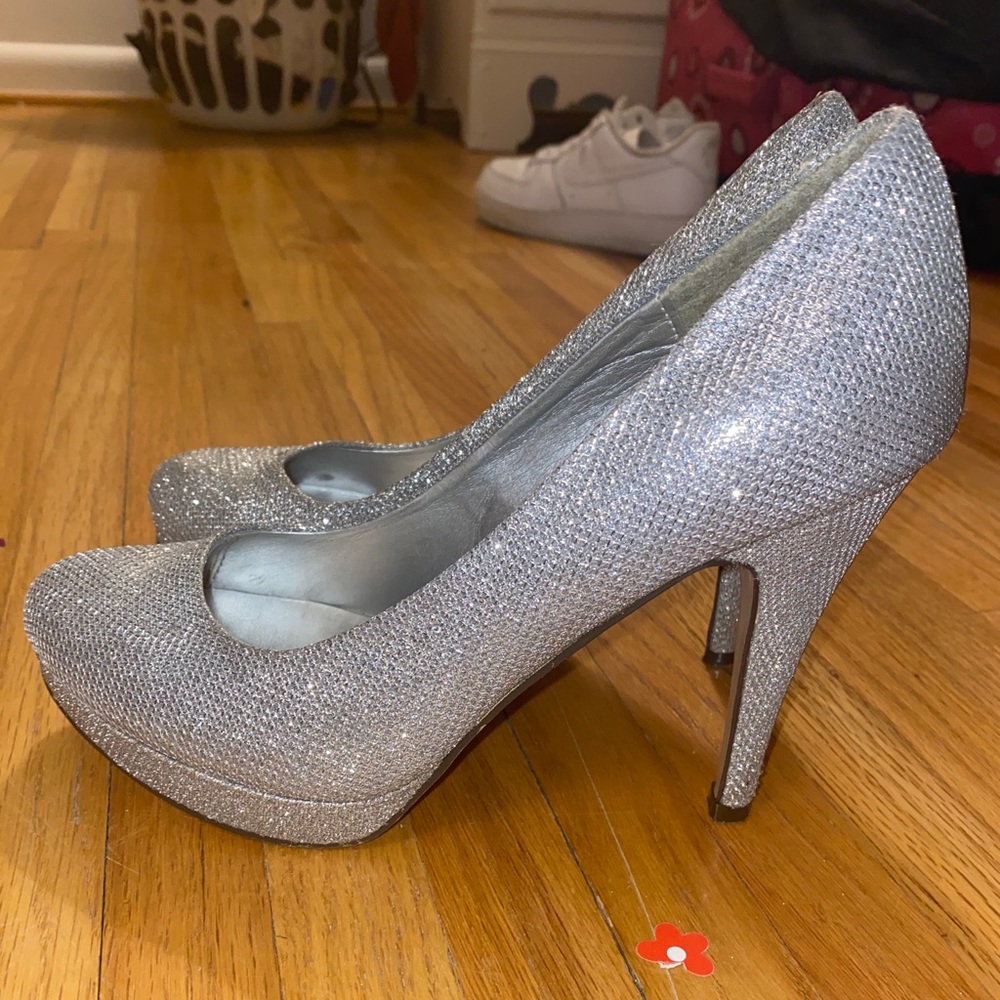 Heals - Picture 2 of 2